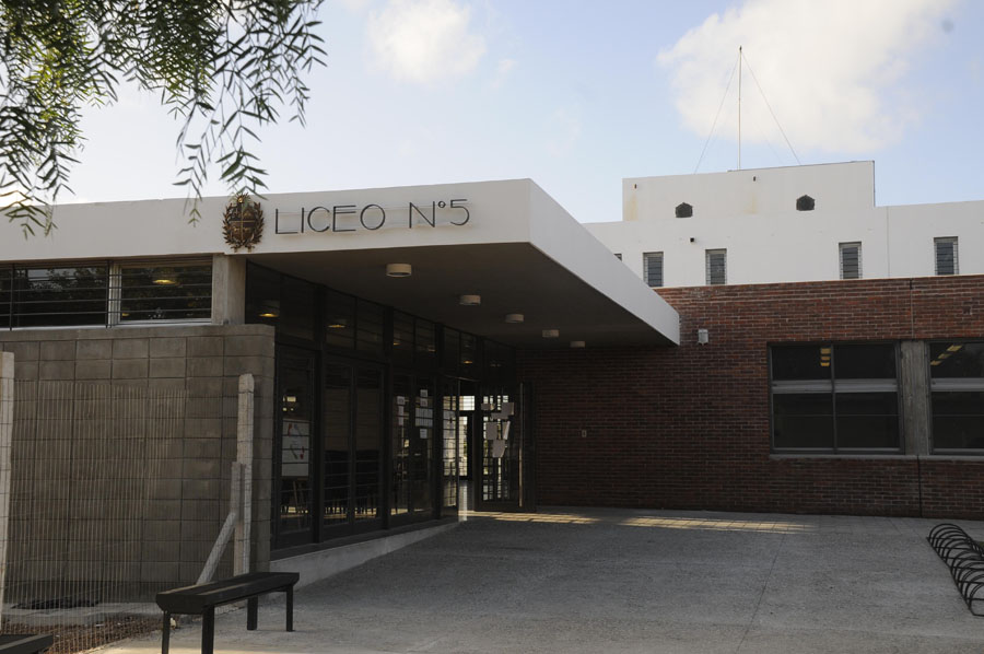 El eterno femenino de una imaginativa pintora