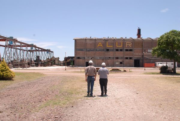 Imágenes de la planta de ALUR y quienes trabajan la caña en Bella Unión. Foto: Archivo El País