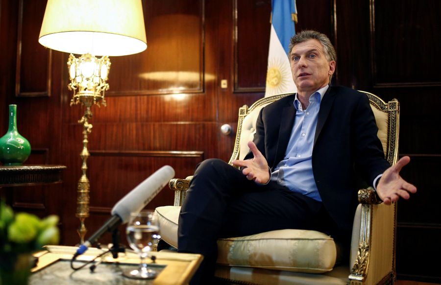 El eterno femenino de una imaginativa pintora