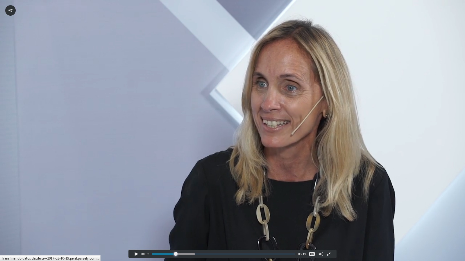 El eterno femenino de una imaginativa pintora