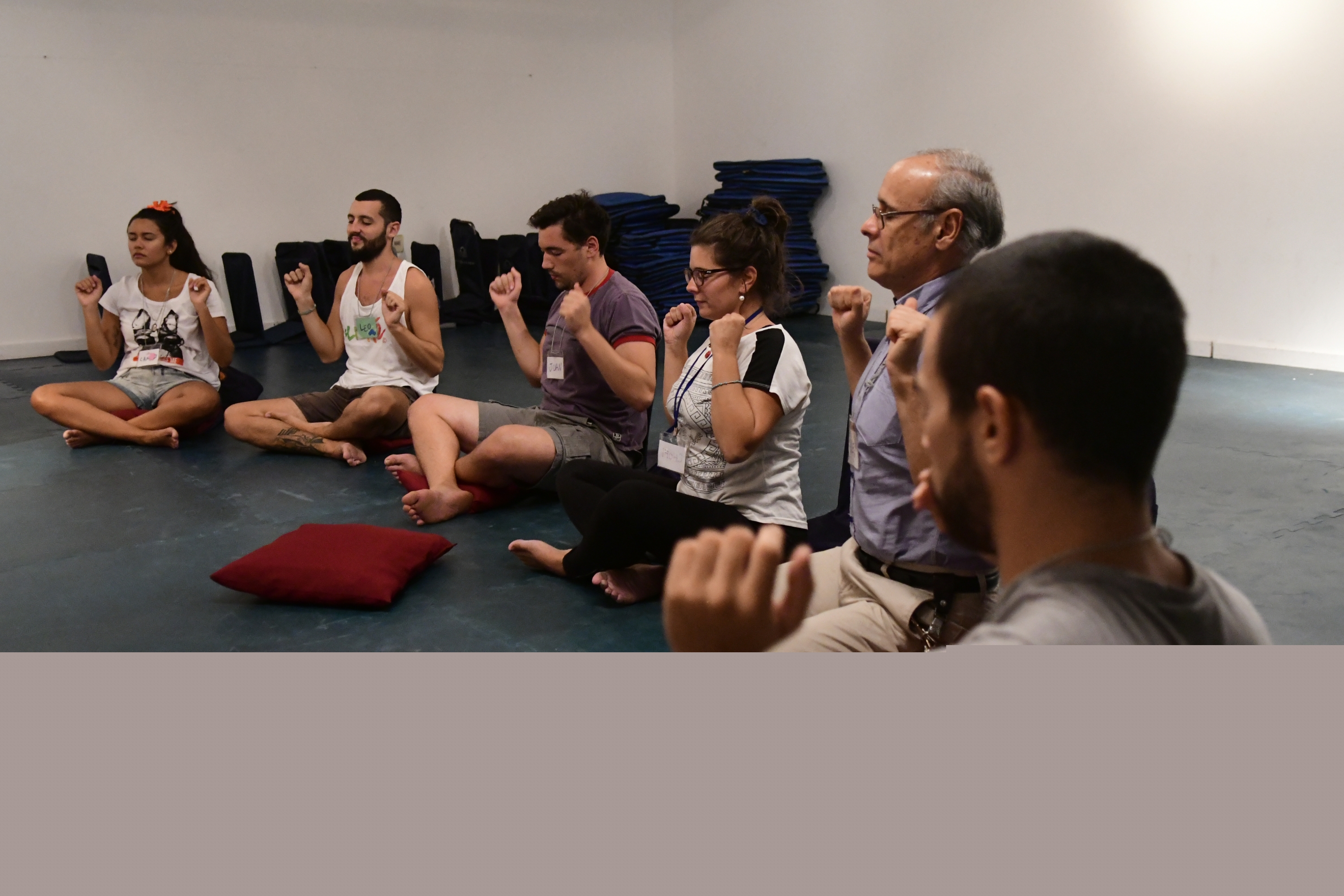 En El Arte de Vivir utilizan técnicas de respiración para lograr meditar . Foto: M. Bonjour.