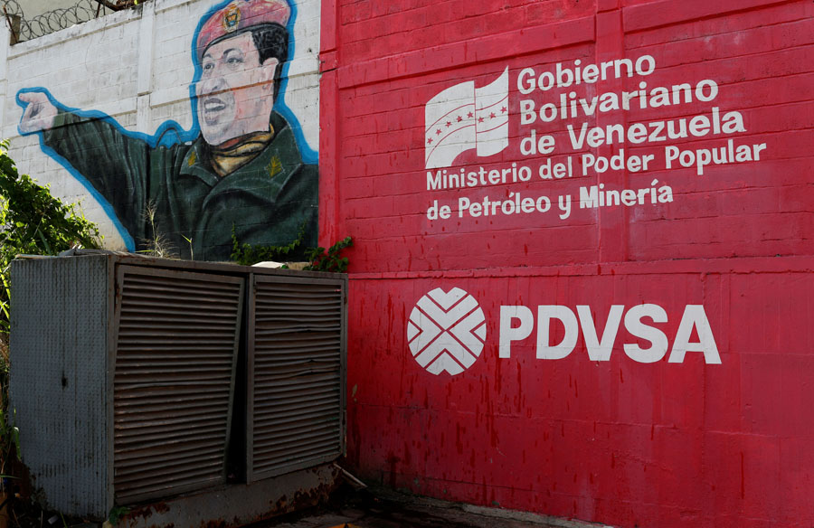 El eterno femenino de una imaginativa pintora