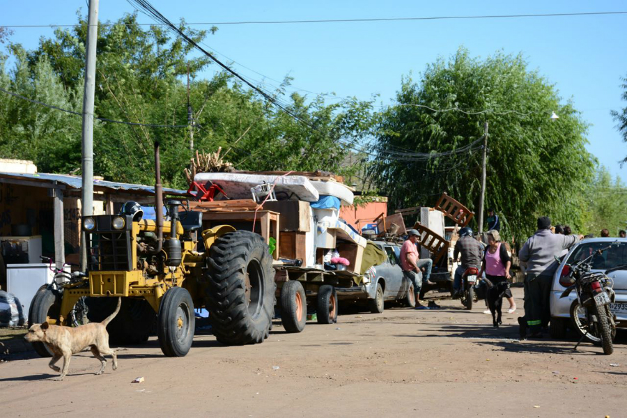 Juez autorizó desalojar a los ocupantes de las viviendas que pueden ser afectadas por la creciente. Foto: Raúl Zapata/  Intendencia de Artigas