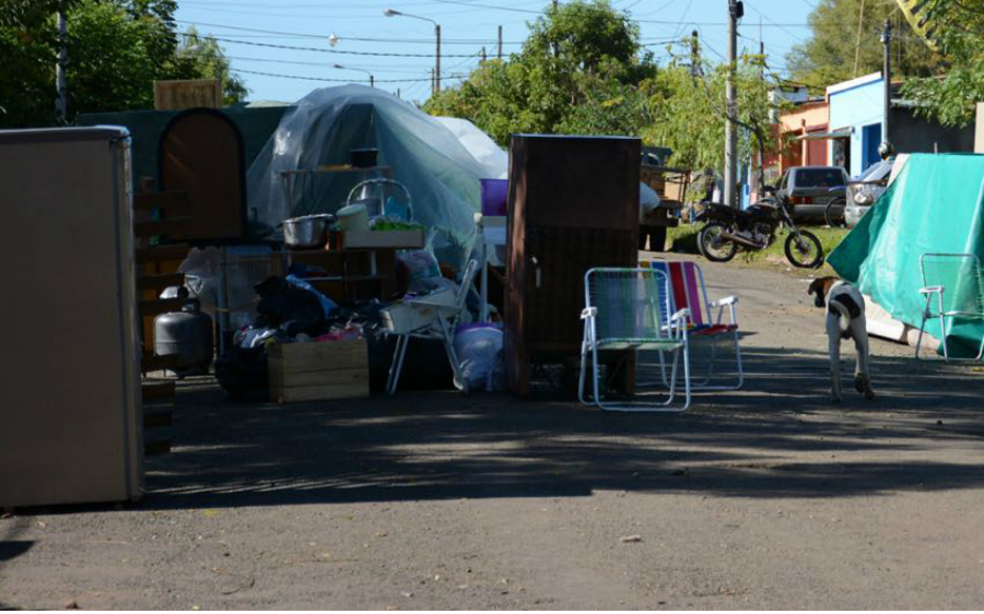 Juez autorizó desalojar a los ocupantes de las viviendas que pueden ser afectadas por la creciente. Foto: Raúl Zapata/  Intendencia de Artigas