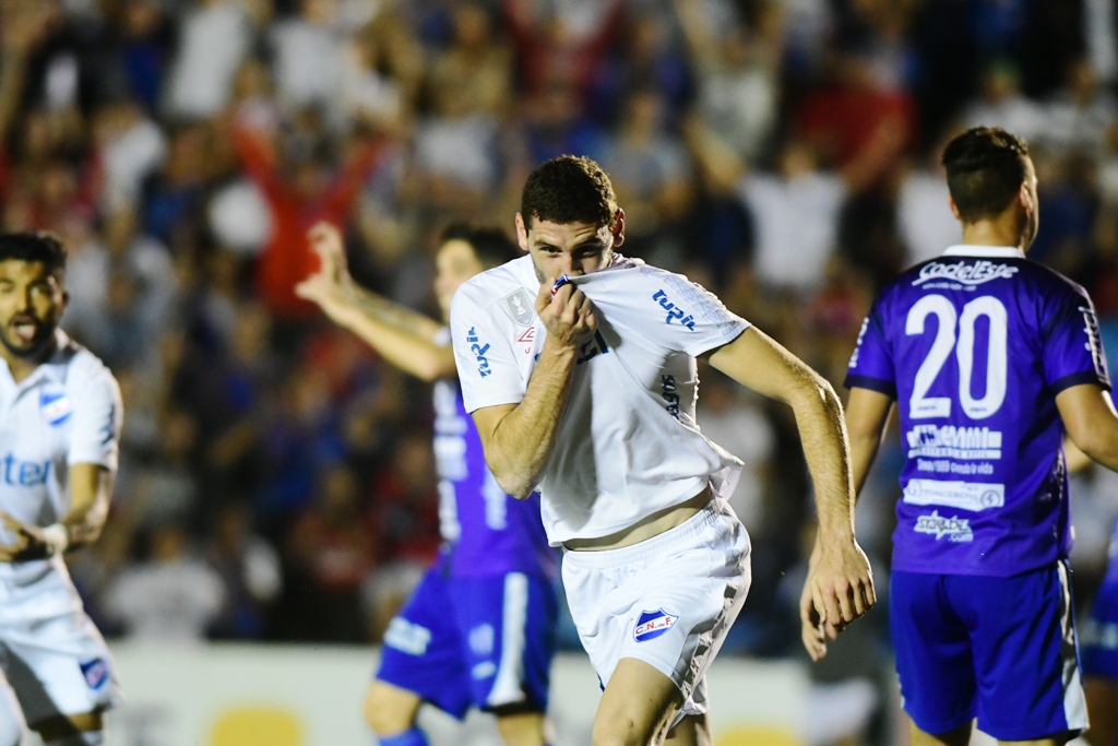 El eterno femenino de una imaginativa pintora