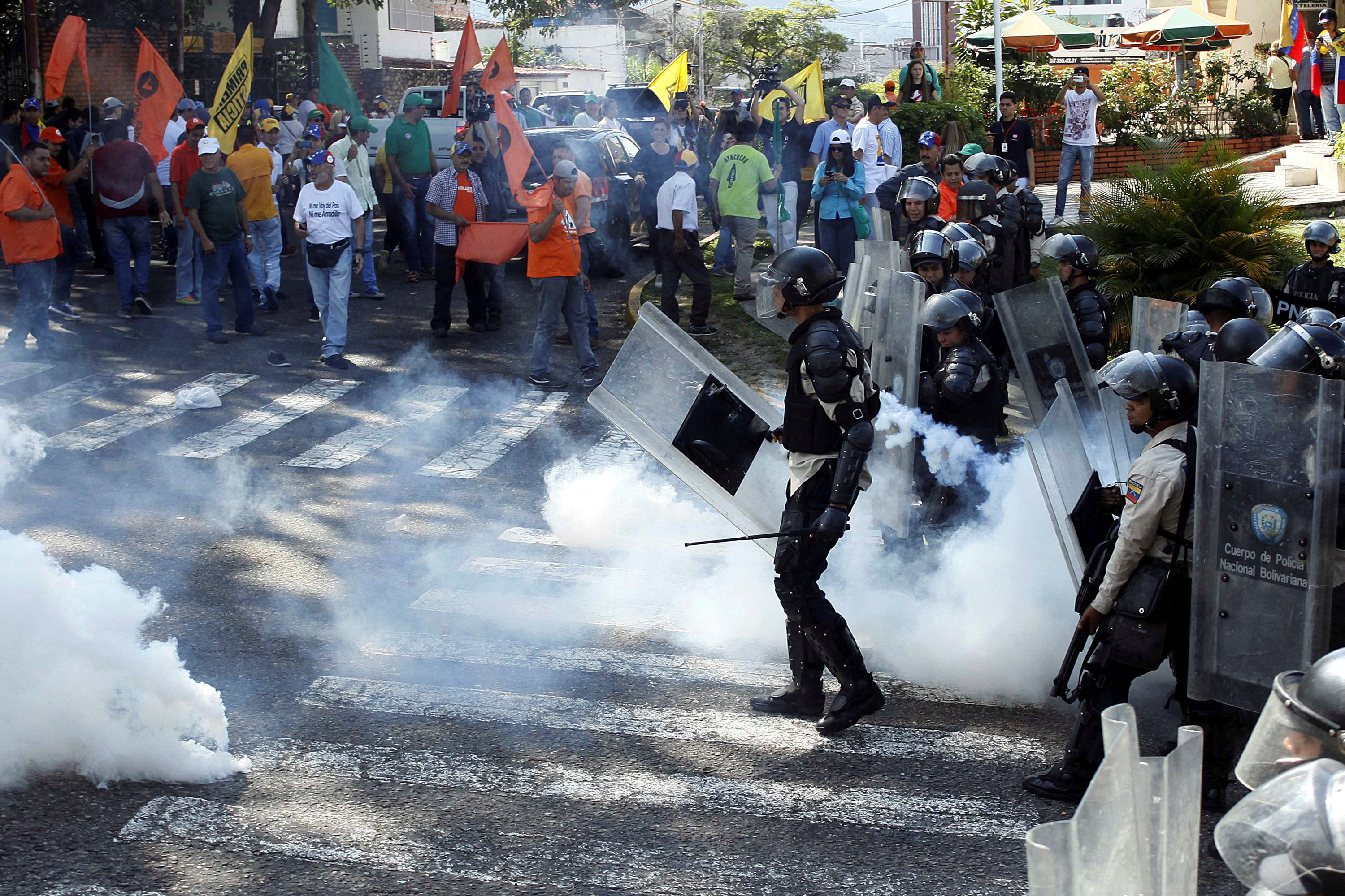 Oposición venezolana marcha y exige adelanto de elecciones presidenciales. Foto: Reuters