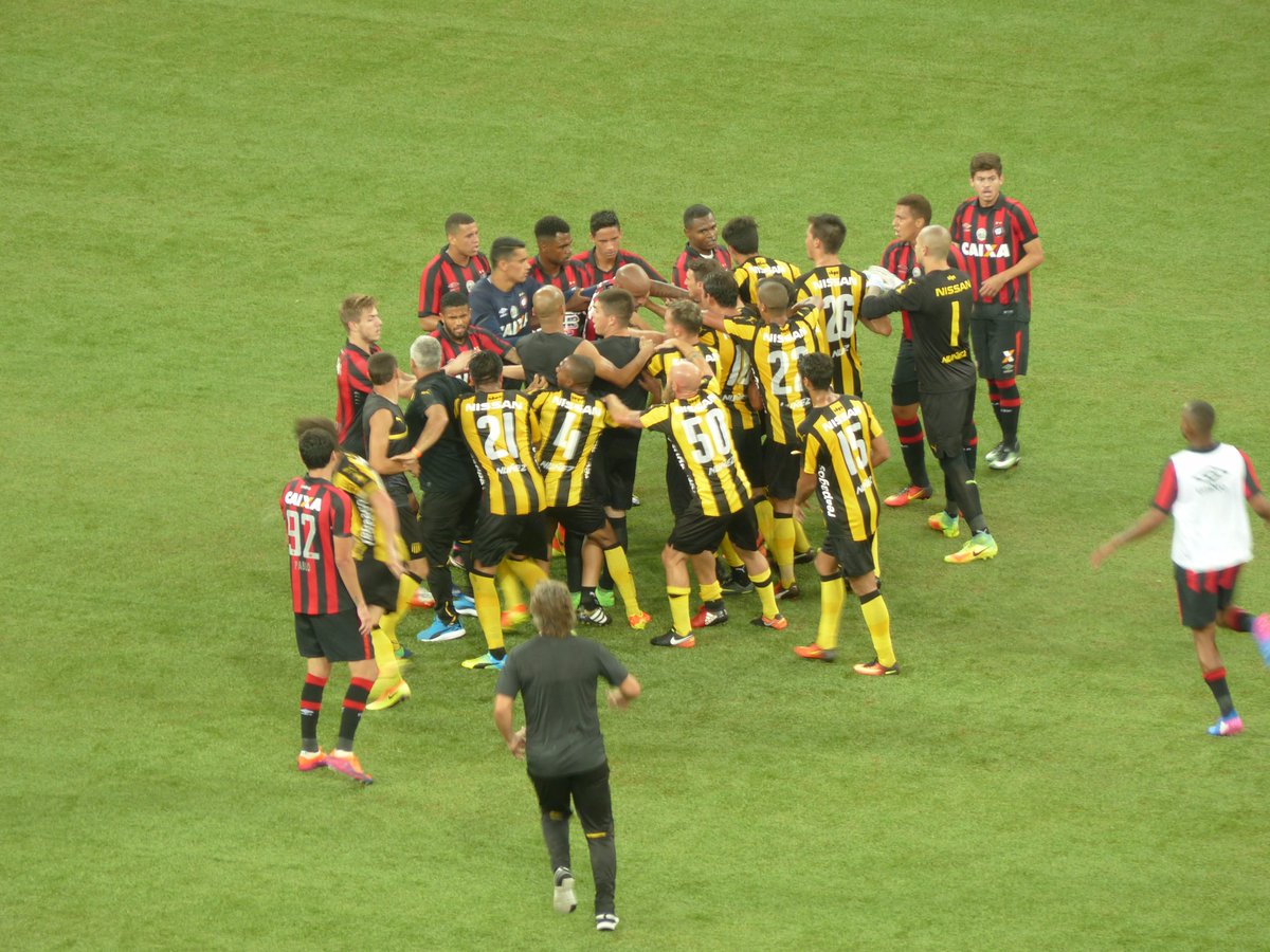 El eterno femenino de una imaginativa pintora