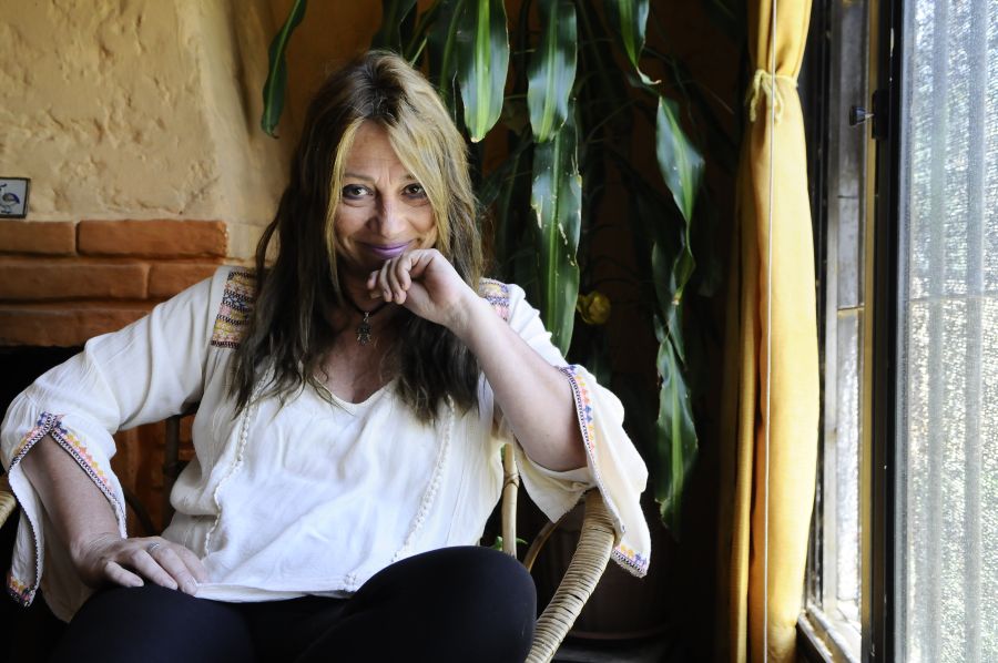 El eterno femenino de una imaginativa pintora