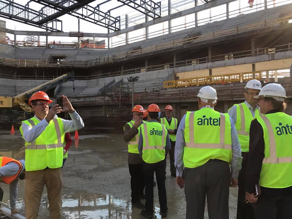 Obras. La Misión FIBA recorrió el Antel Arena junto a directivos uruguayos y argentinos. Foto: FUBB