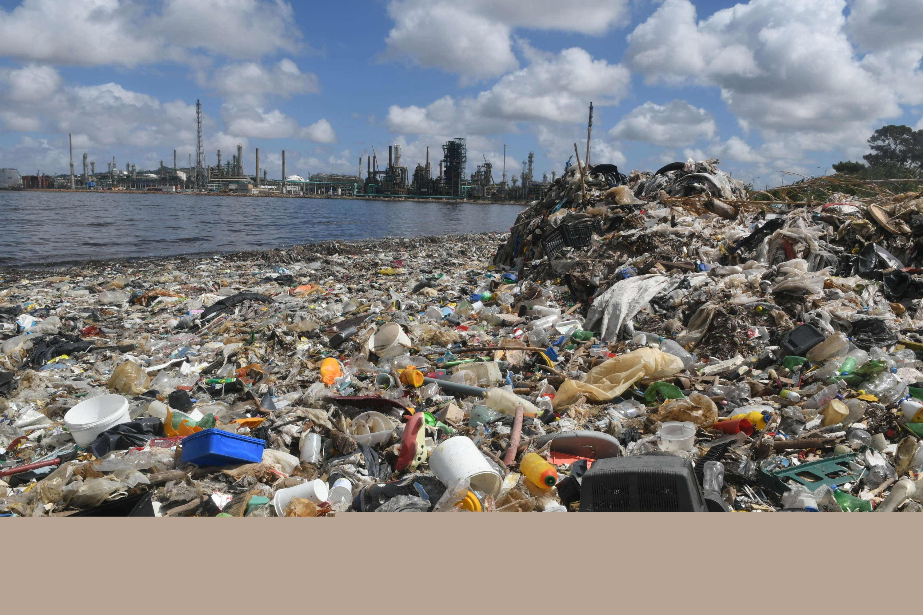 La IMM aún no tiene fecha para la limpieza de la Playa Capurro. Foto: Fernando Ponzetto
