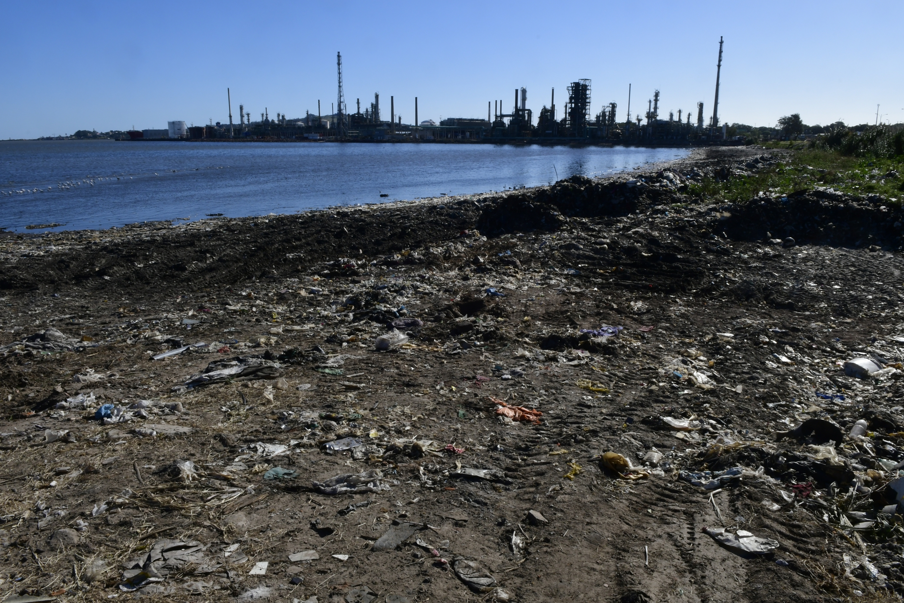 Playa Capurro luego de la jornada de limpieza del 18 de marzo. Foto: Marcelo Bonjour