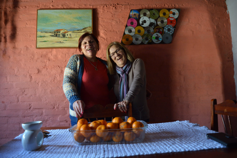 Fanny y Susana son de Melo y además de amigas son madrina y ahijada. Foto: Rosalía Souza