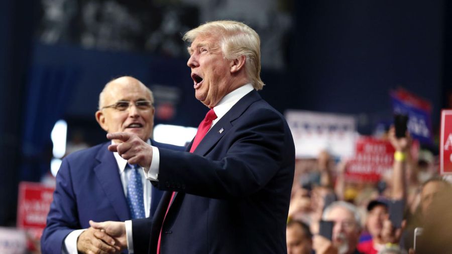 Trump designó ayer jueves a Rudy Giuliani como su gurú antihackeo. Foto: AFP