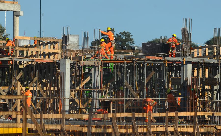 El eterno femenino de una imaginativa pintora