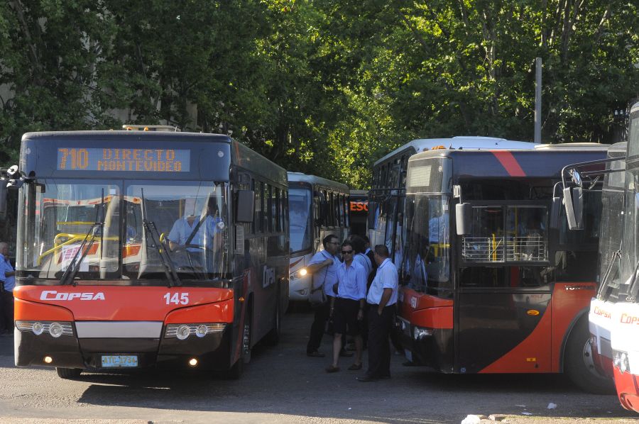 El eterno femenino de una imaginativa pintora