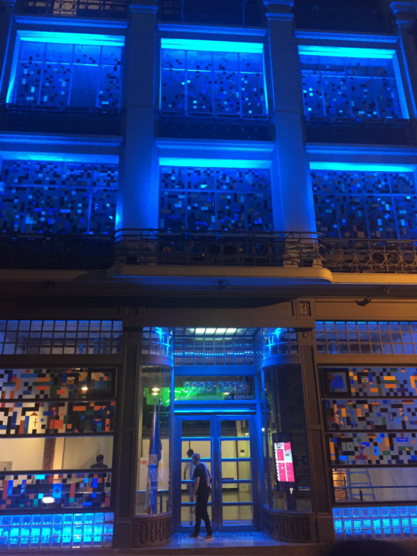 El eterno femenino de una imaginativa pintora