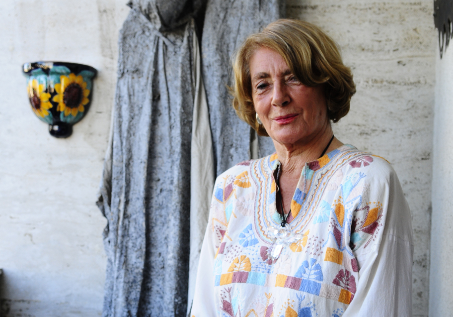 El eterno femenino de una imaginativa pintora