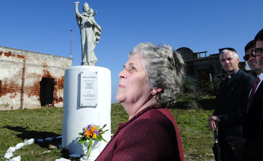 El eterno femenino de una imaginativa pintora