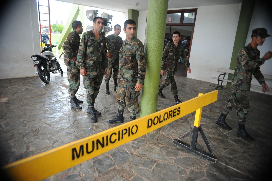 El Ejército en las tareas de auxilio a los evacuados. Foto: Fernando Ponzetto