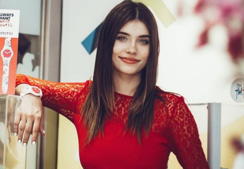 El eterno femenino de una imaginativa pintora