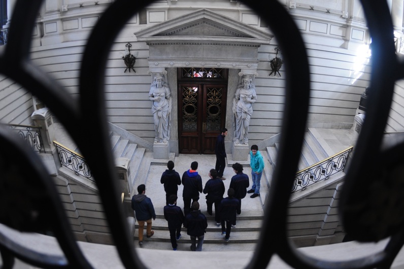 El eterno femenino de una imaginativa pintora