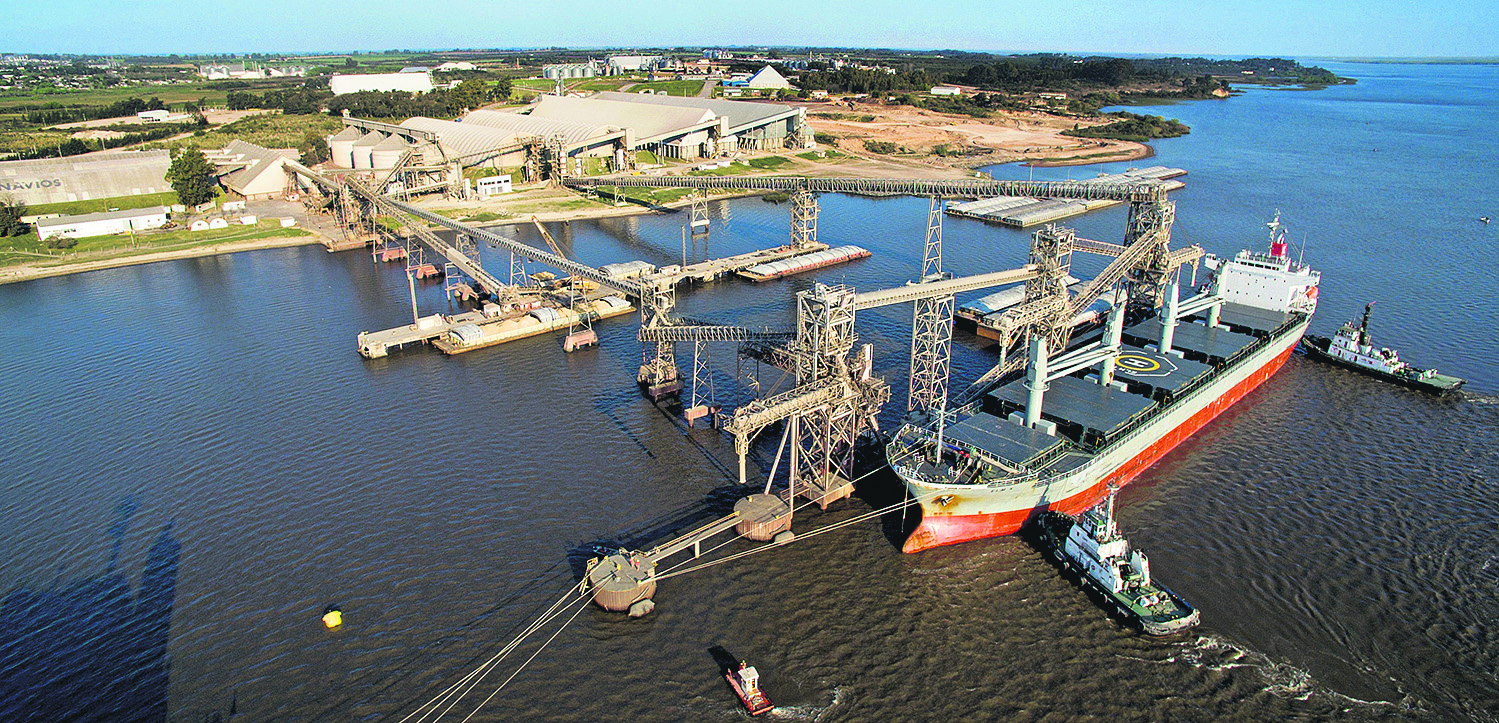 El eterno femenino de una imaginativa pintora