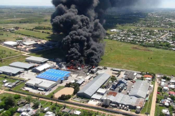 Explosión en una fábrica de pintura en Barros Blancos. Foto: Ministerio del Interior.