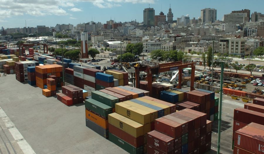 El eterno femenino de una imaginativa pintora