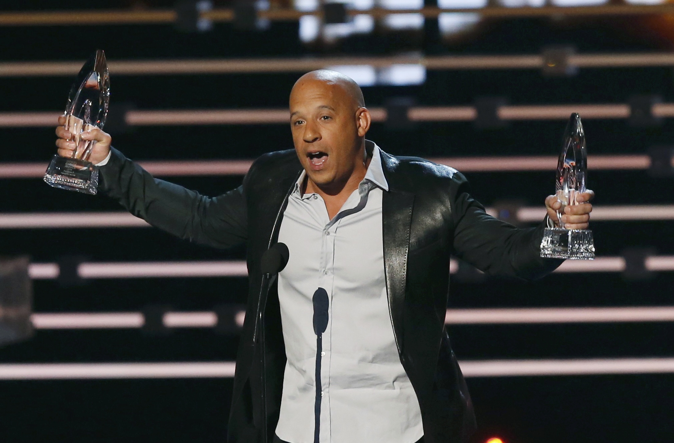 El eterno femenino de una imaginativa pintora