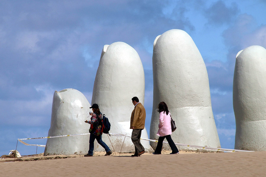 El eterno femenino de una imaginativa pintora