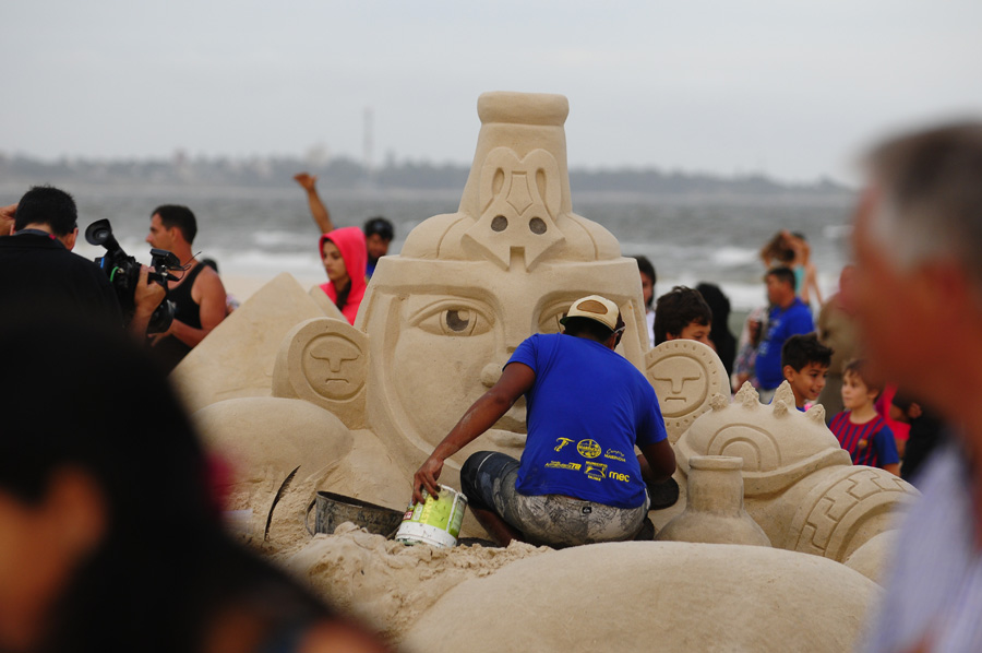 El eterno femenino de una imaginativa pintora