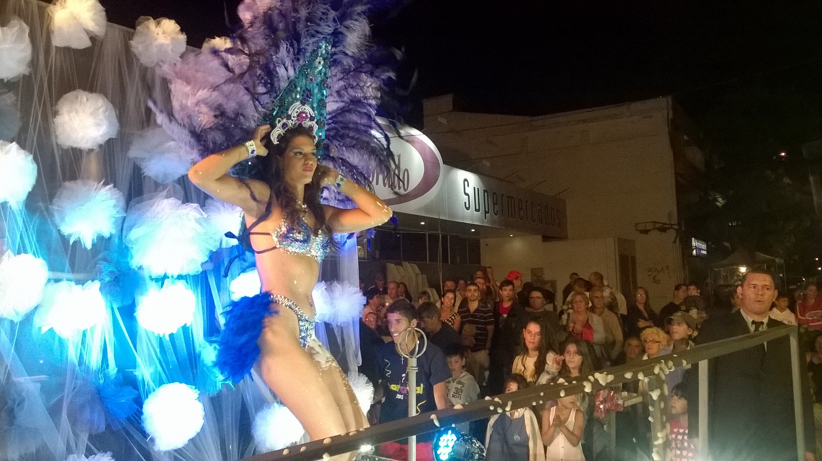 El eterno femenino de una imaginativa pintora