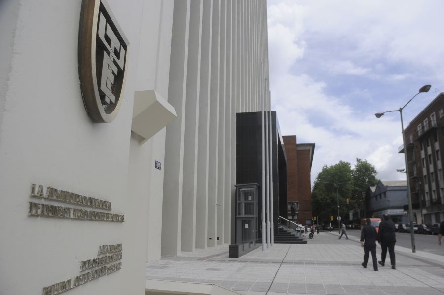 El eterno femenino de una imaginativa pintora