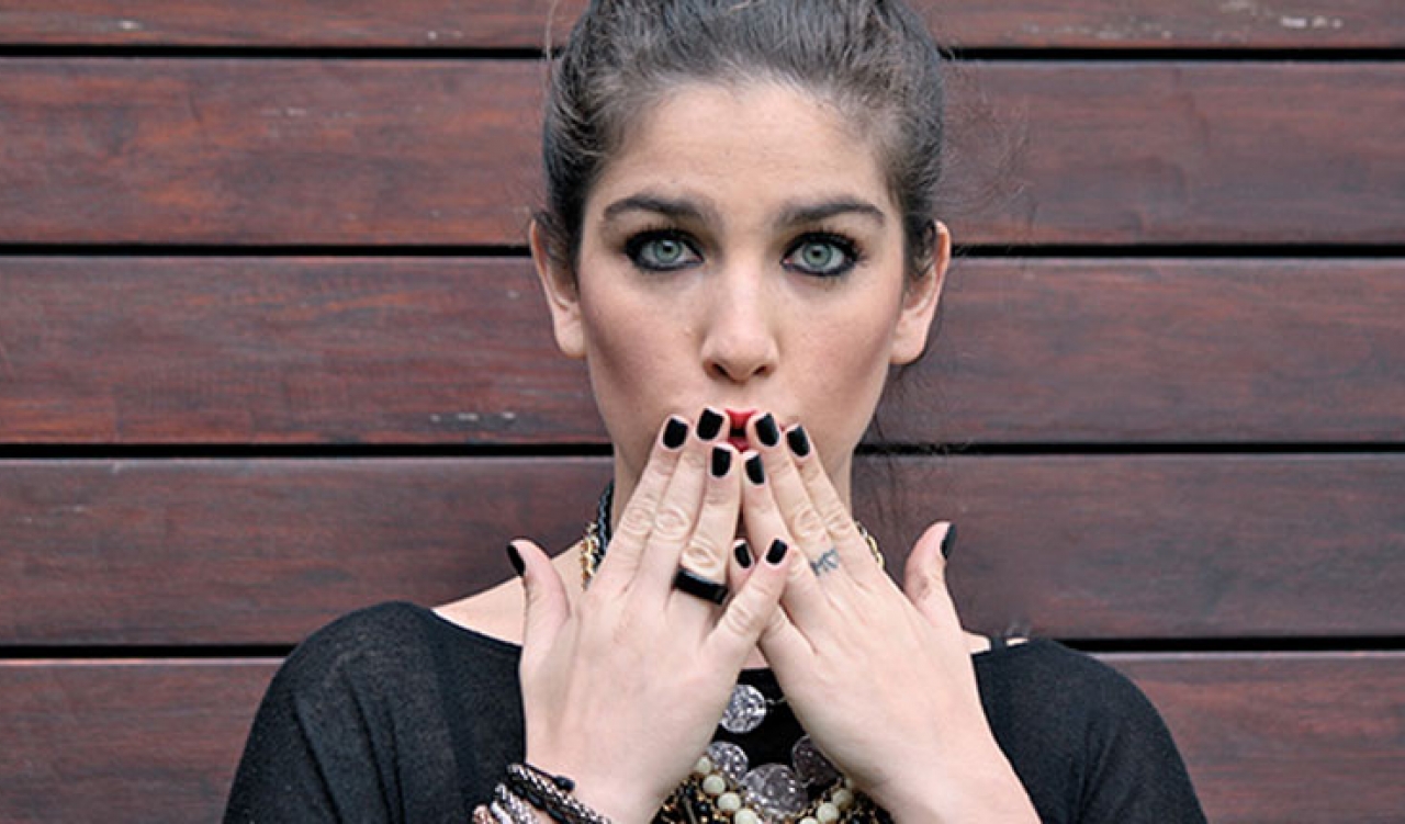 El eterno femenino de una imaginativa pintora