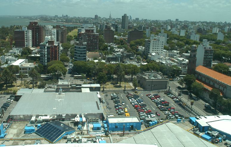 El eterno femenino de una imaginativa pintora