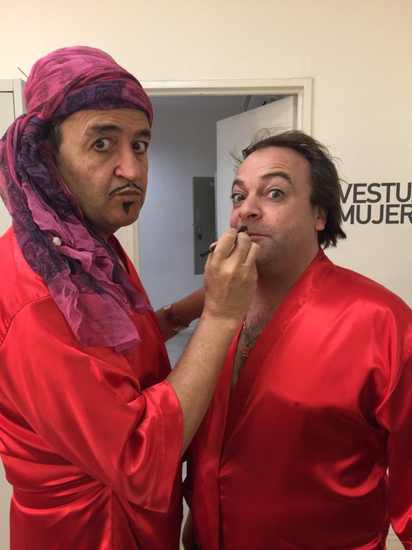 Álvaro Navia y Leo Pacella en preparativos para "Sé lo que viste". Foto: @Vaguerre