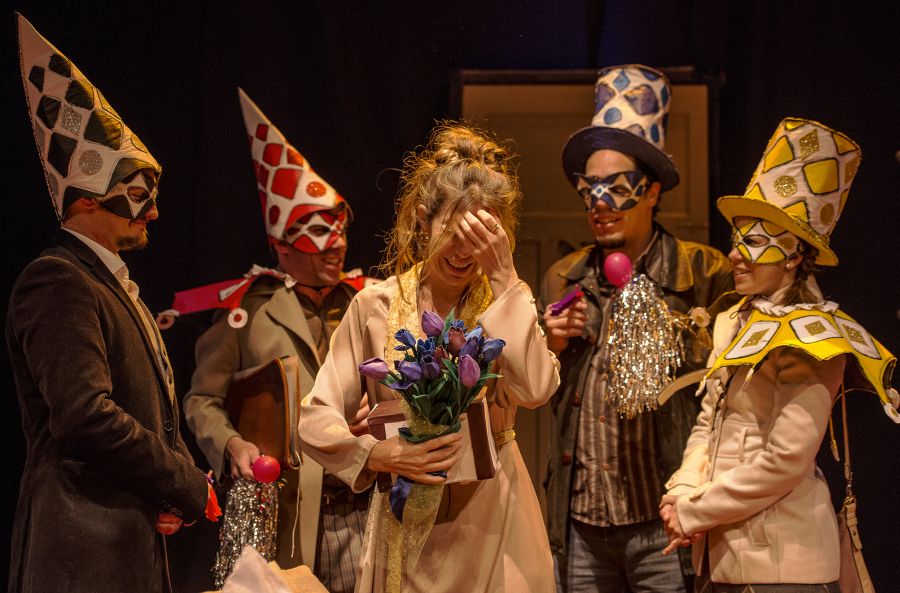 El eterno femenino de una imaginativa pintora