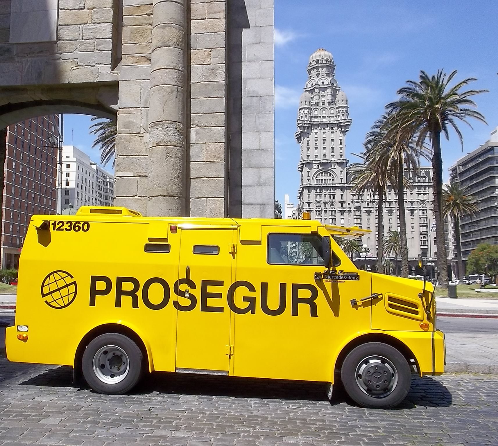 El eterno femenino de una imaginativa pintora