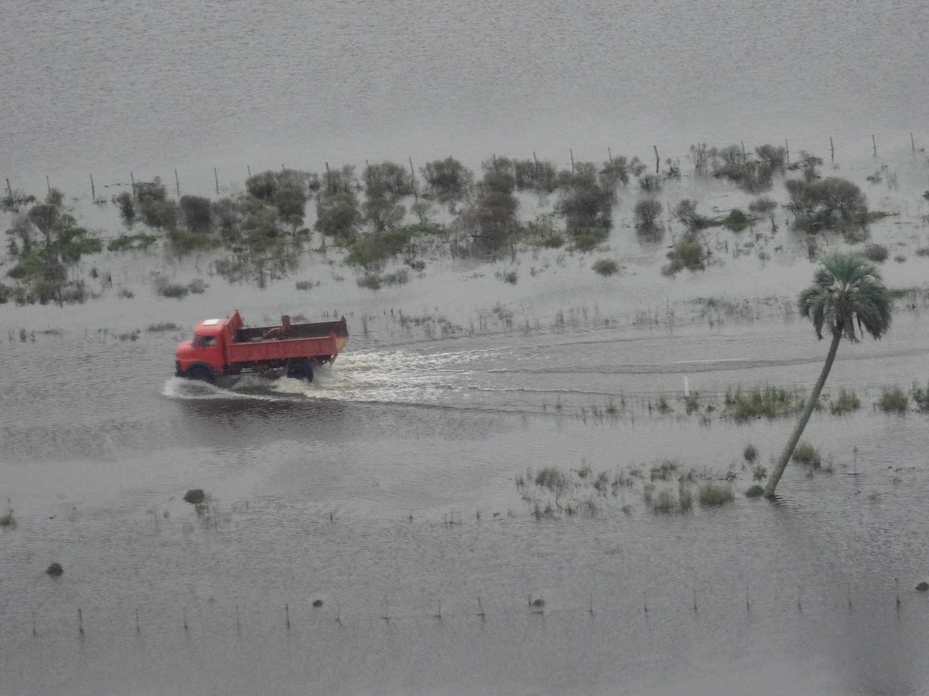 Río Cebollatí desbordado en Lascano. Foto: Ricardo Figueredo
