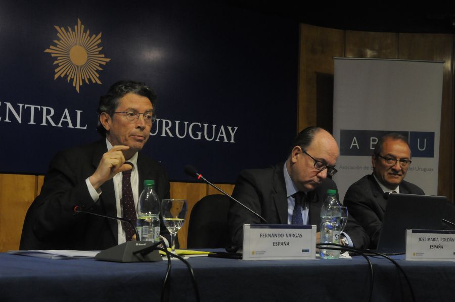 El eterno femenino de una imaginativa pintora