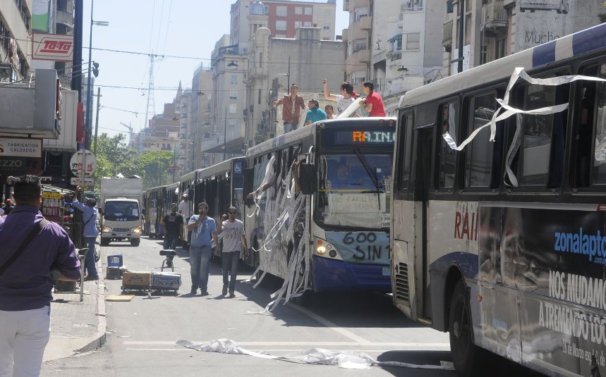 El eterno femenino de una imaginativa pintora
