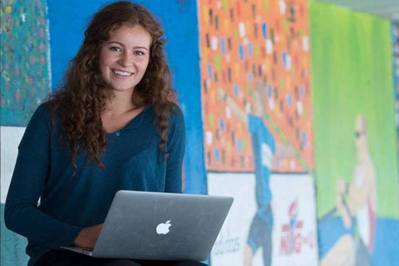 El eterno femenino de una imaginativa pintora