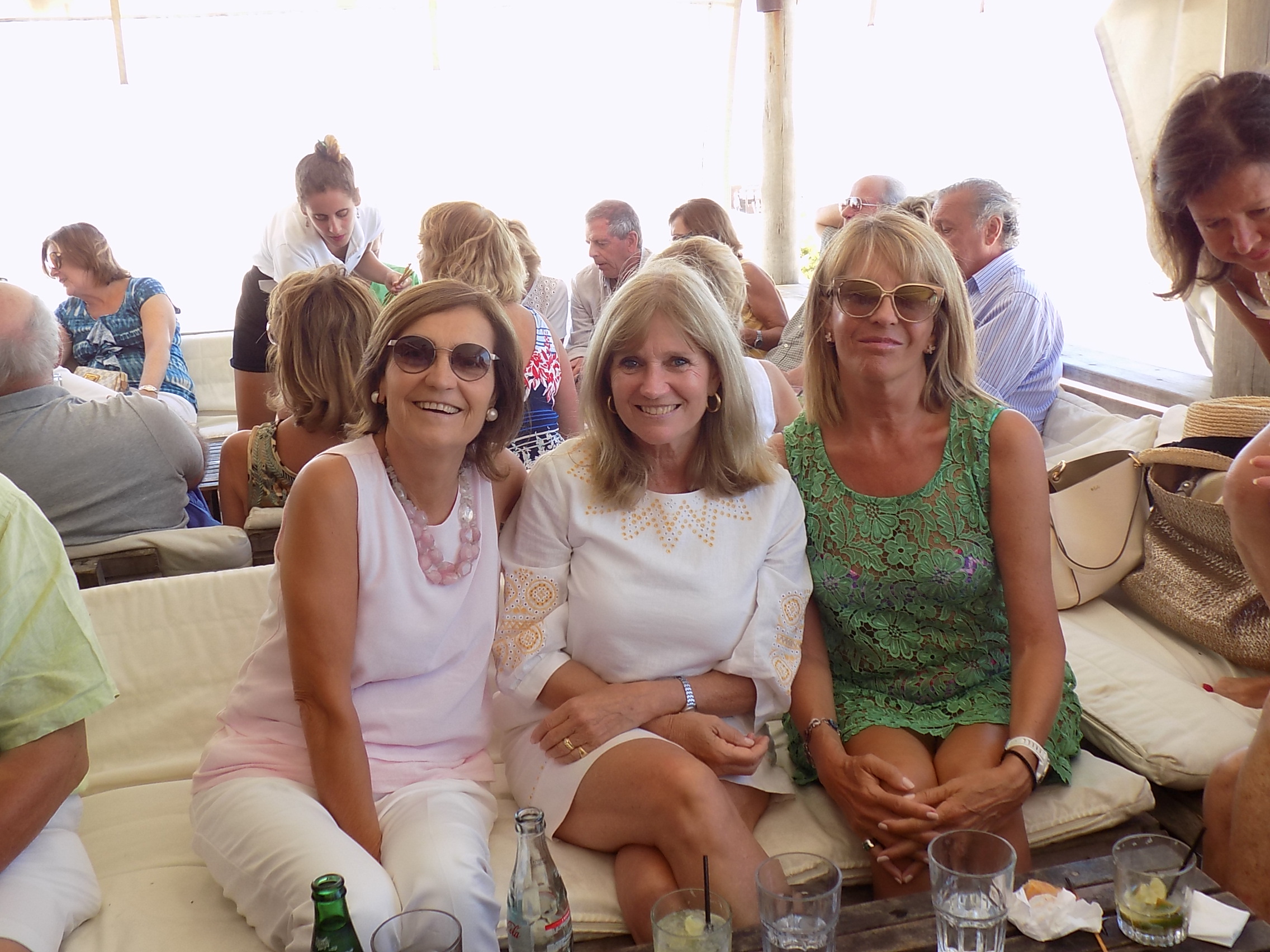 Laura Estrada de Aguirre, Graciela de Dumais, Mónica de Balestrini de Aufiero.