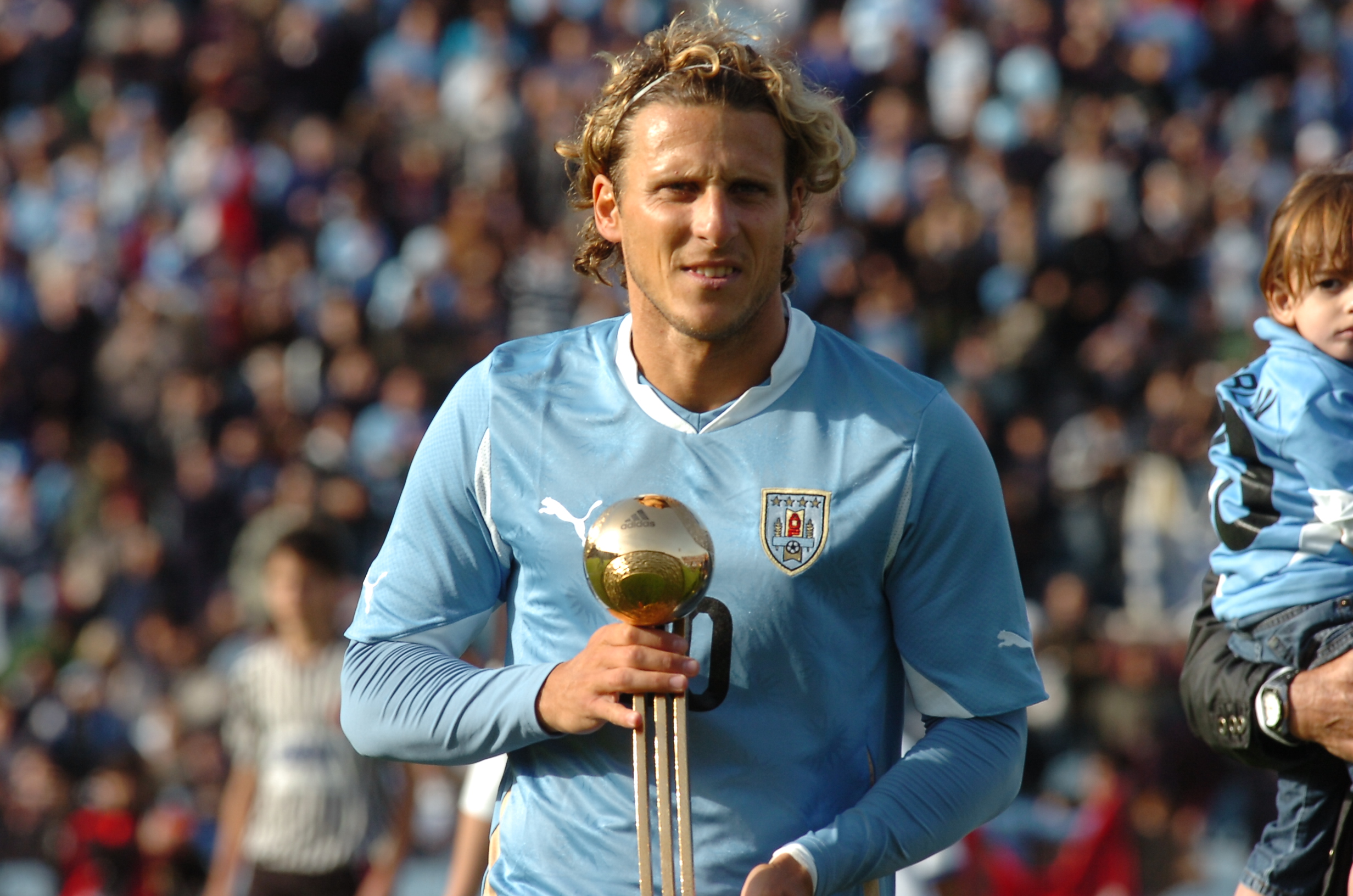 El eterno femenino de una imaginativa pintora