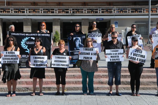 El eterno femenino de una imaginativa pintora