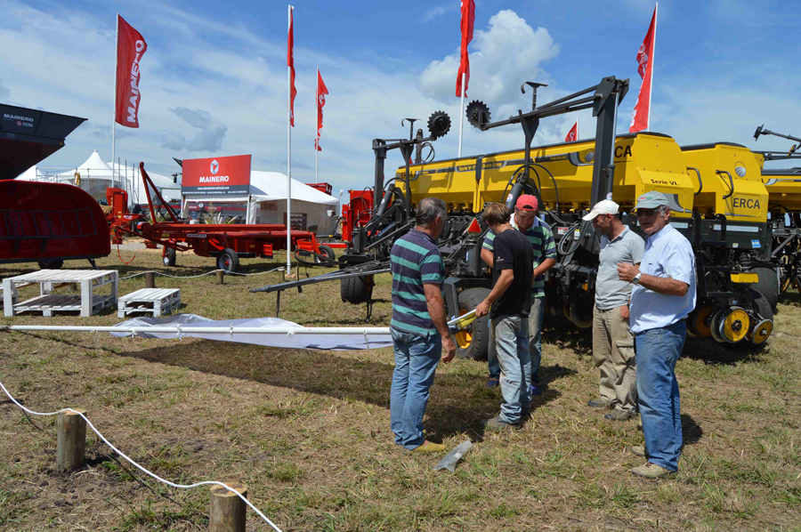 El eterno femenino de una imaginativa pintora