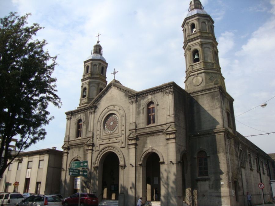 El eterno femenino de una imaginativa pintora