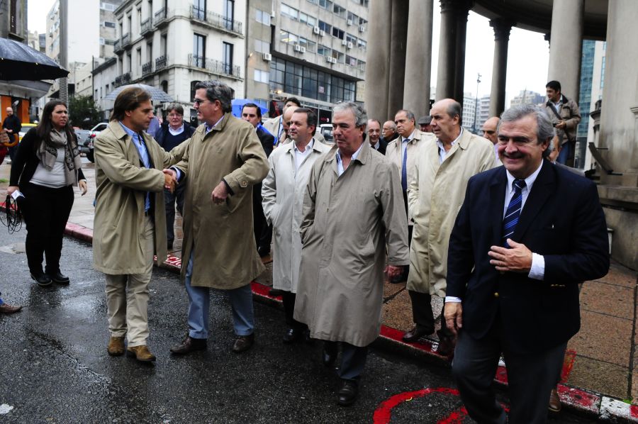 Legisladores de la oposición llegaron juntos al Juzgado de Crimen Organizado a presentar sus denuncias. Foto: Archivo.