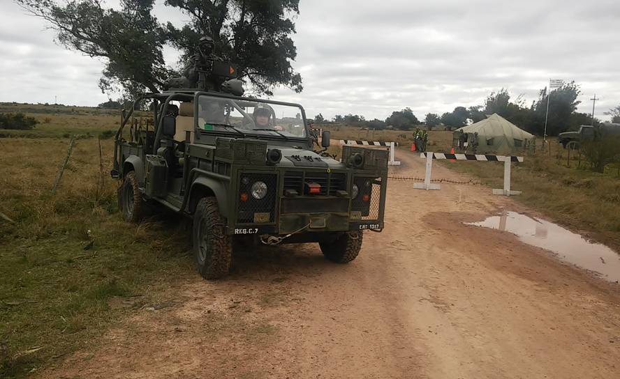 Militares reforzaron la frontera con Brasil. Foto: Néstor Araujo.