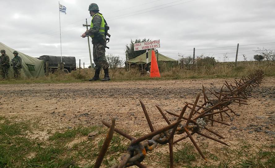 Militares reforzaron la frontera con Brasil. Foto: Néstor Araujo.